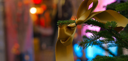 How To Put Ribbon On A Christmas Tree