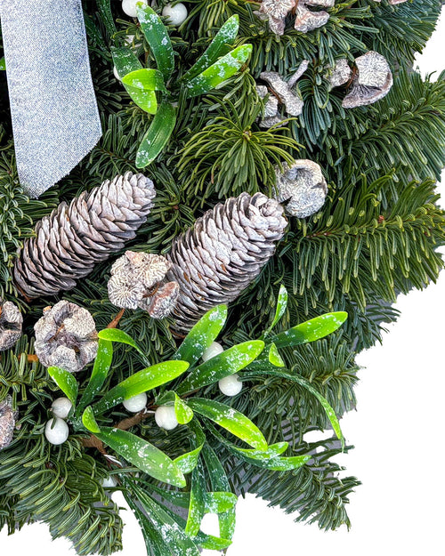 Mistletoe Kisses Christmas Wreath - Luxury Natural