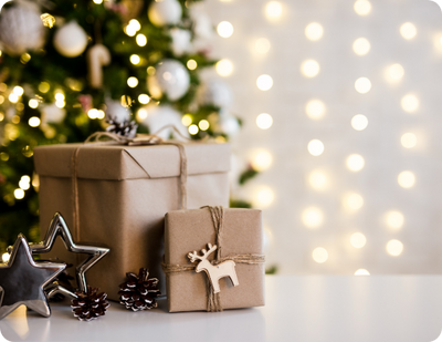 Christmas tree with parcels 